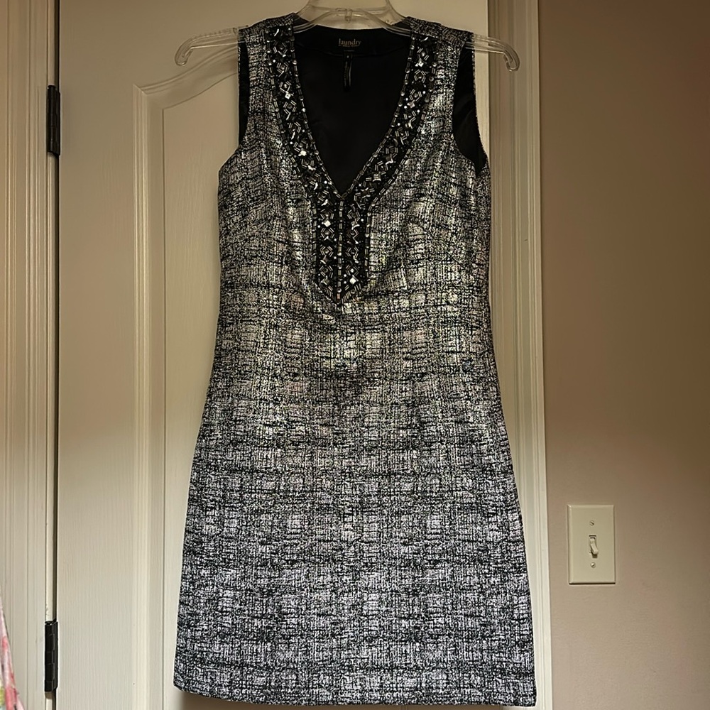 Laundry - size 0 cocktail dress with stone detailed neckline